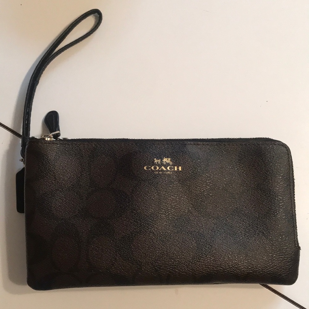 Coach LIGHTLY used wristlet